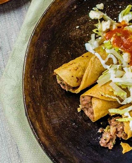 Flautas de frijol negro