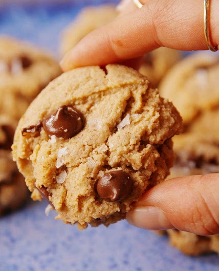 Paleo Chocolate Chip Cookies