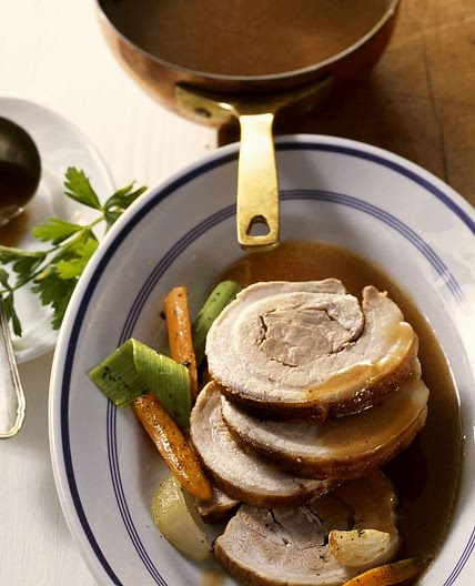 Rollbraten vom Schwein mit Bratensoße