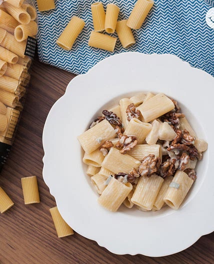 Pasta rigatoni con gorgonzola, peras y nueces