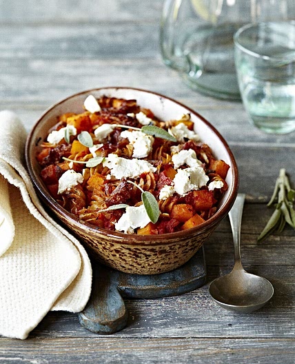 Kürbis-Fusilli-Auflauf mit Ziegenkäse