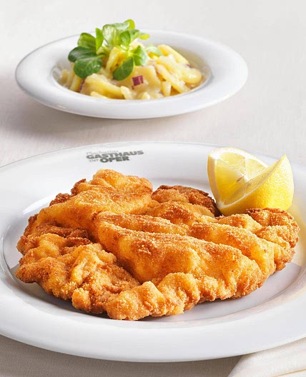 Plachuttas Wiener Schnitzel mit Erdäpfelsalat