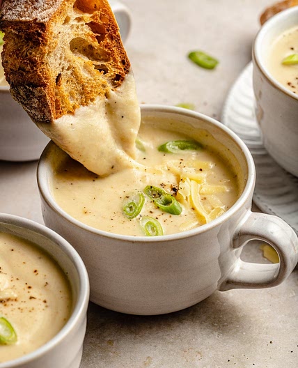Roasted Garlic Cheddar Cauliflower Soup