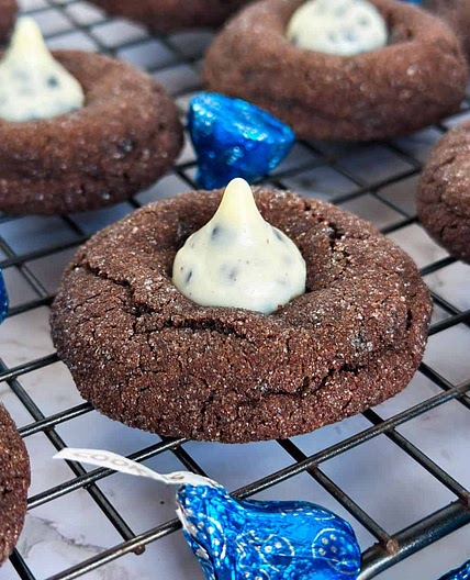 Cookies and Cream Chocolate Blossoms