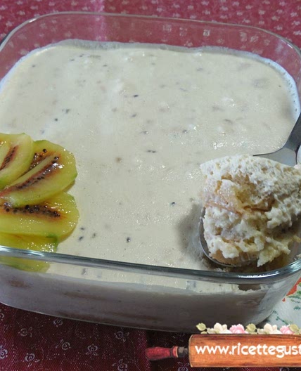 Tiramisu al kiwi rosso con uova pastorizzate