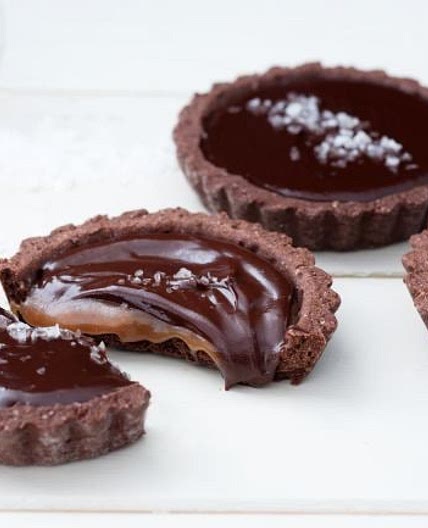 Tartellette con cioccolato e cuore di mou
