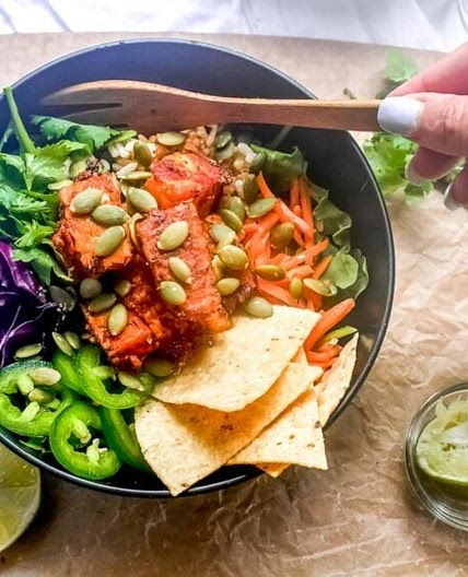 Low FODMAP Baja Tempeh Taco Salad