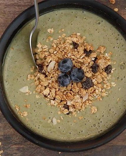 Matcha-Smoothie-Schale