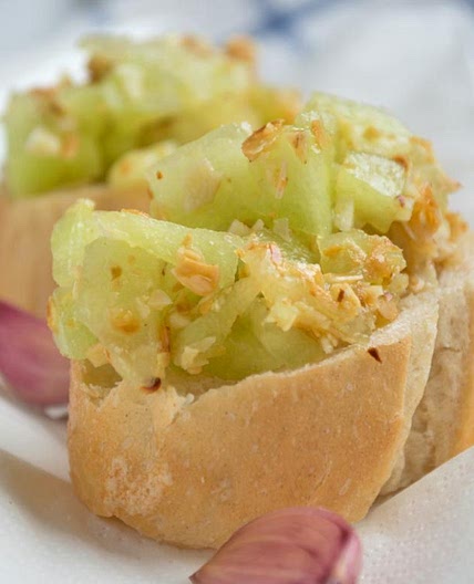 Fruchtiger Knobli-Melonenaufstrich