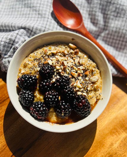 Blackberry Almond Oatmeal