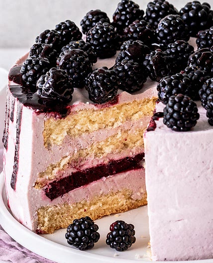 Brombeer-Torte - mit Joghurt-Creme und Fruchtfüllung