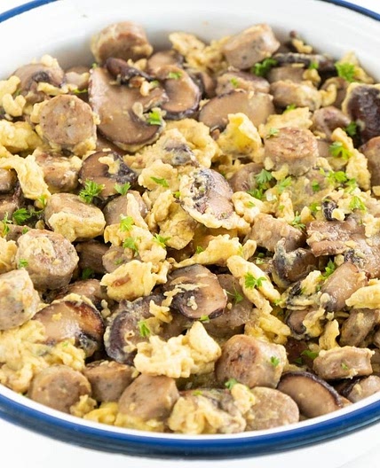 Low Carb Wurst-Pilz-Pfanne mit Ei