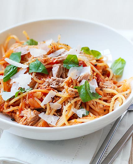 Tomato and tuna pasta