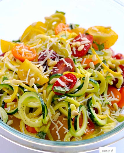 One Pot Garlic Parmesan Zoodles (Spiralizer Recipe)