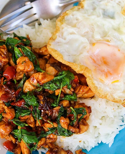 Thai basil chicken recipe (pad kra pao gai ผัดกระเพราไก่)