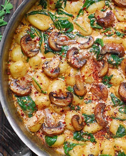 Creamy Spinach and Mushroom Gnocchi (One-Pan, 20 Minutes)