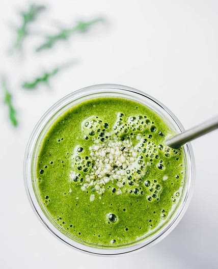 Green Arugula Smoothie with Ginger and Pineapple