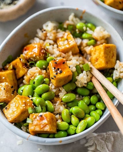 Spicy Sriracha Tofu Rice Bowls