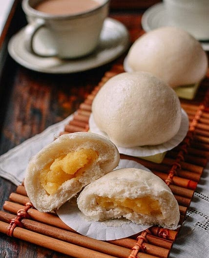 Cantonese Steamed Custard Buns (Nai Wong Bao)