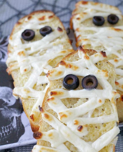 Mummified Garlic Bread