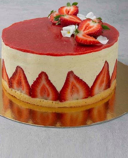 Fraisier cake (French strawberry cake)