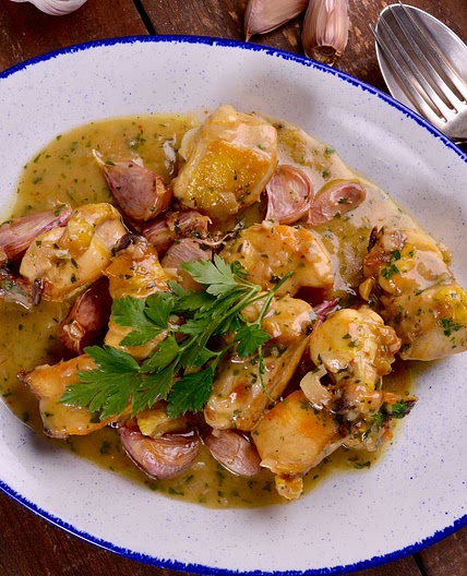 Pollo al ajillo y perejil