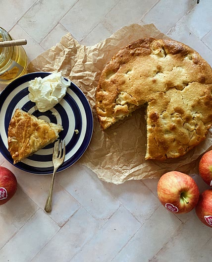 Pink Lady® apple and honey cake with whipped cream