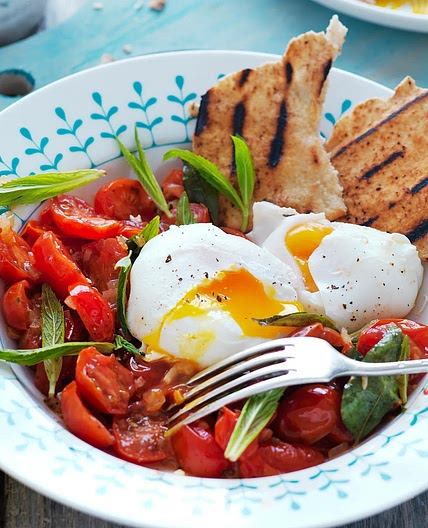 Indian-style tomatoes and eggs