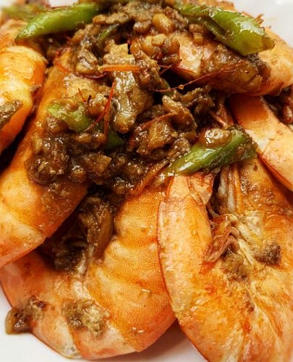 Shrimps in garlic butter sauce