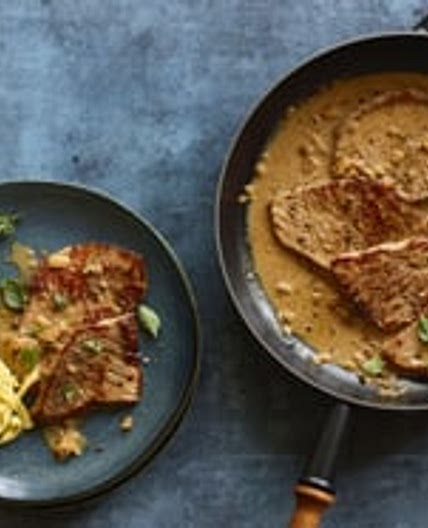 Rindsschnitzel mit Pfefferrahmsauce