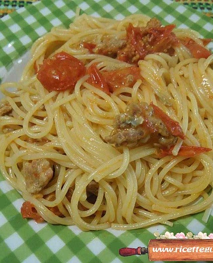 Spaghetti pomodori e gorgonzola