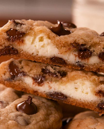 Cheesecake Stuffed Cookies