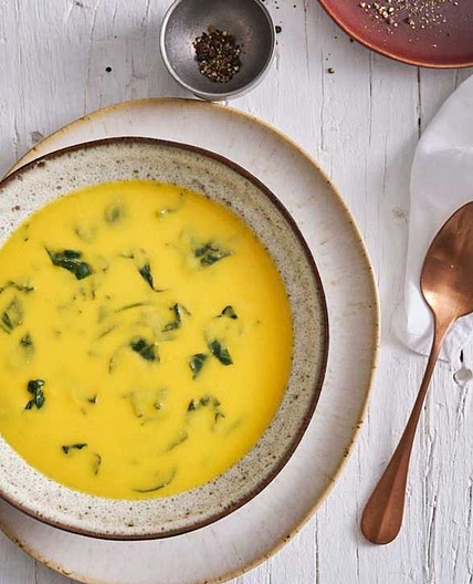 Sopa de grão com espinafres