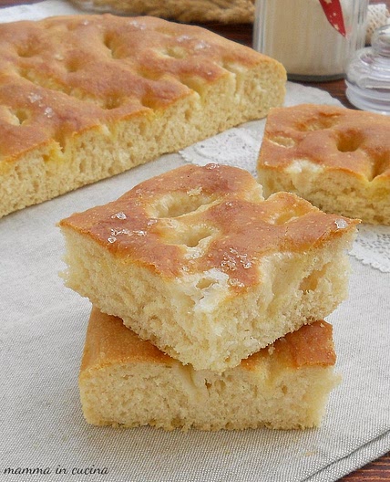 Focaccia morbida e alta