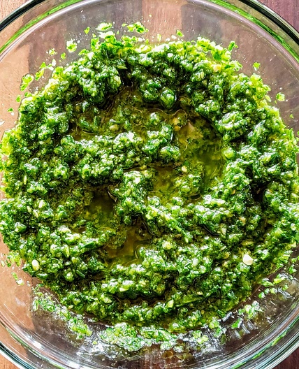 Spicy cilantro and parsley green sauce (zhug)