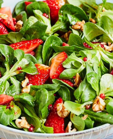 Feldsalat mit Erdbeeren - sommerlich & so lecker