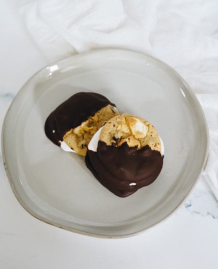 MILK BAR CORNFLAKE CHOCOLATE CHIP MARSHMALLOW WHOOPIE PIES