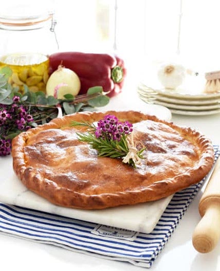 Empanada de bacalao y pasas