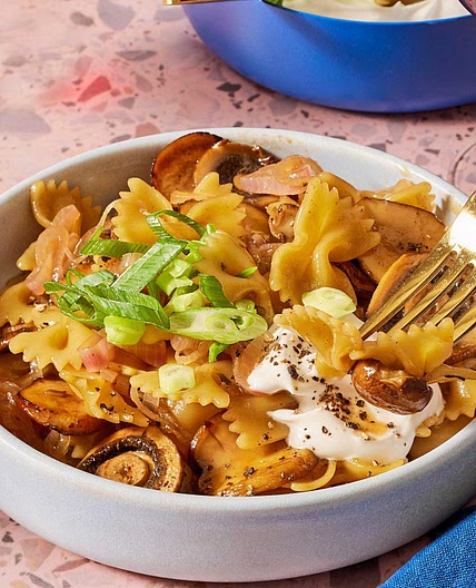 Farfalle cipolle e funghi