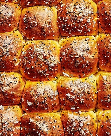 Pull-Apart Sour Cream and Chive Rolls