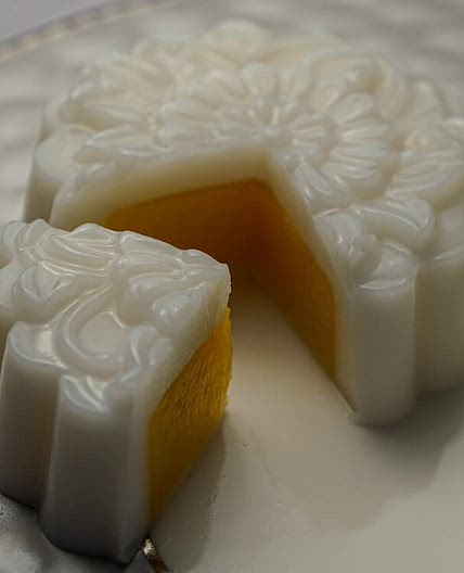 Mango Coconut Jelly Mooncake 芒果椰奶菜燕月饼