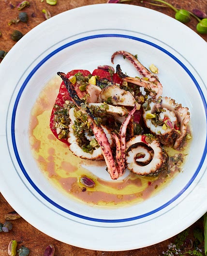 Ensalada de calamar asado (Grilled squid salad)