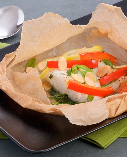 Pescado al vapor (Spring herb steamed fish with almonds)