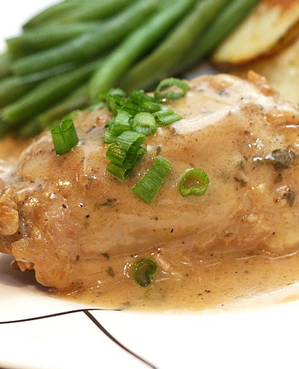 Receita de Sobrecoxa de frango com creme de cebola