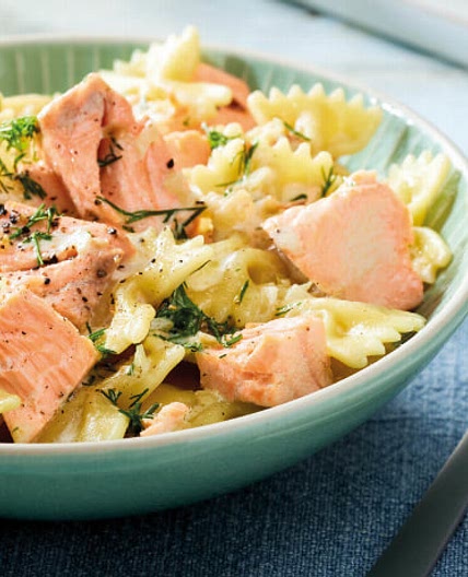 Schnelle Nudeln mit Lachs-Sahnesoße