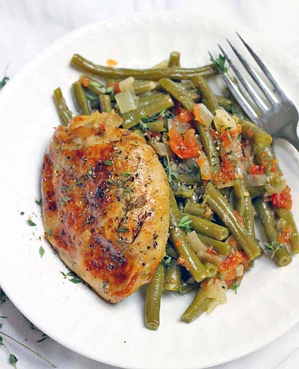 Slow Cooker Greek-Style Green Beans and Chicken Thighs