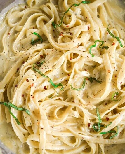 One Pot Creamy Garlic Pasta