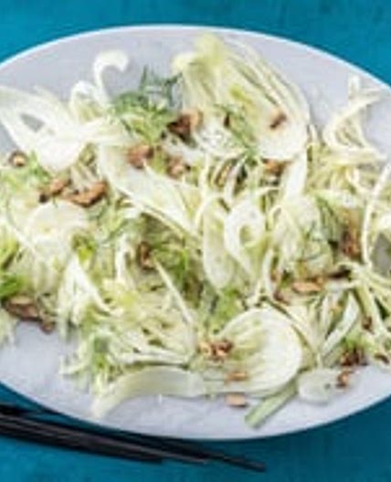Fenchelsalat mit Apfel und Baumnüssen