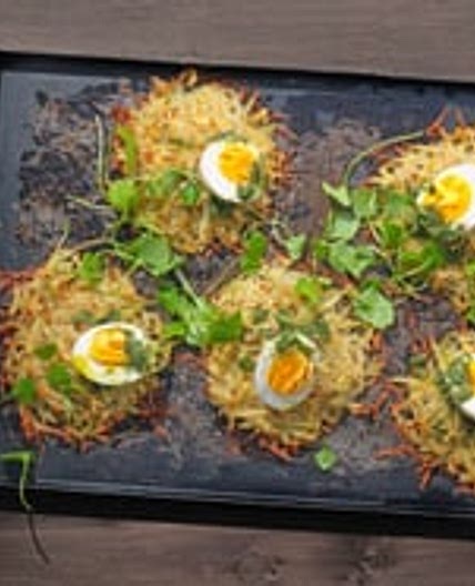 Ofenrösti mit Ei und Salsa verde