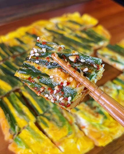 Korean green onion pancake (Vegetable Pajeon)